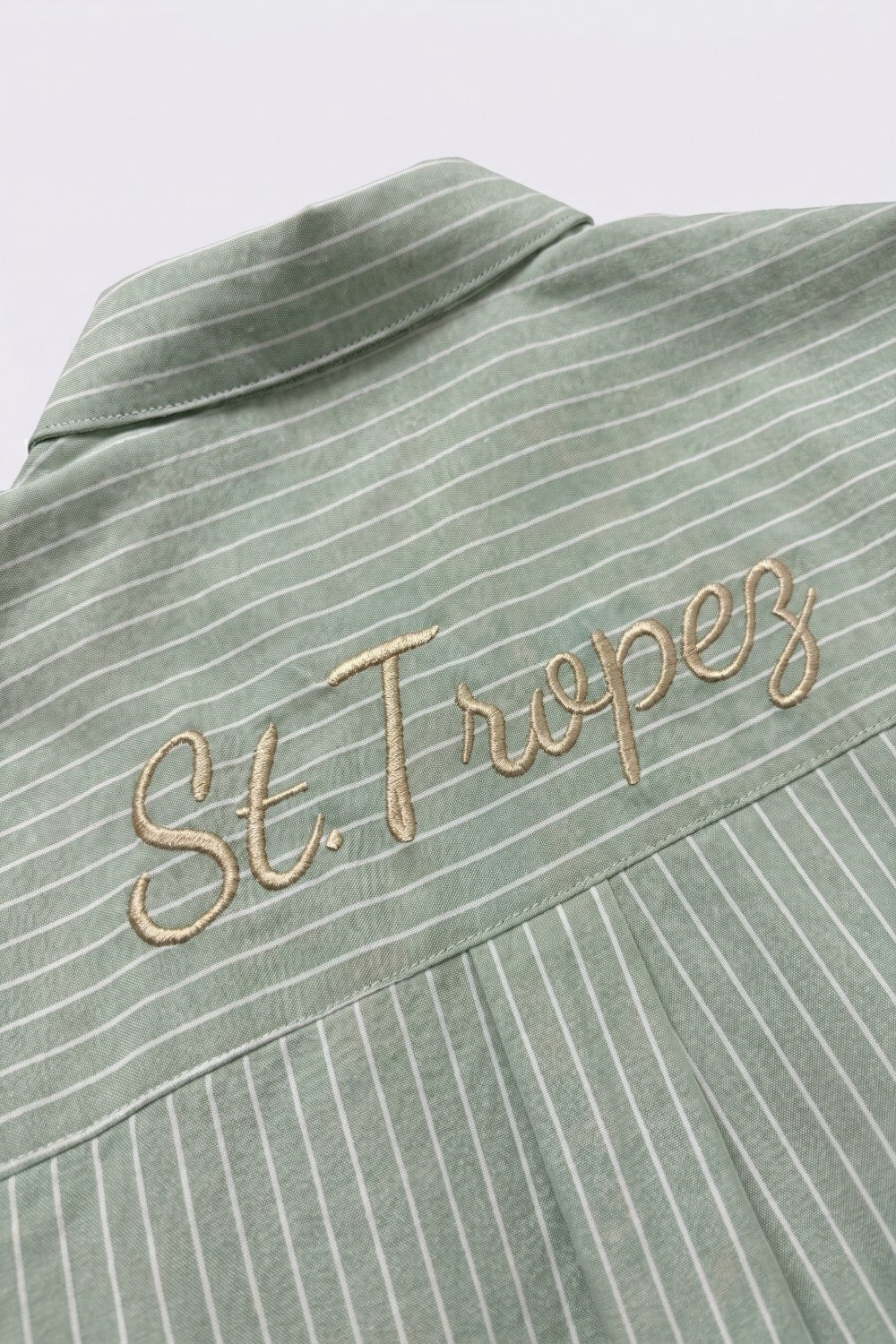 Chemise à rayures vert clair avec logo brodé St. Tropez