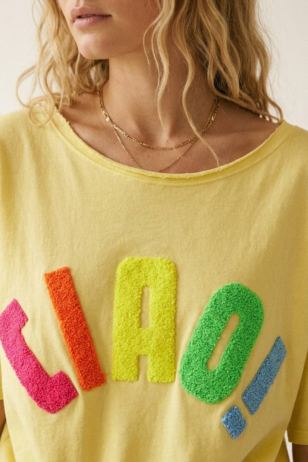 Sweat graphique coupe décontractée jaune avec texte coloré