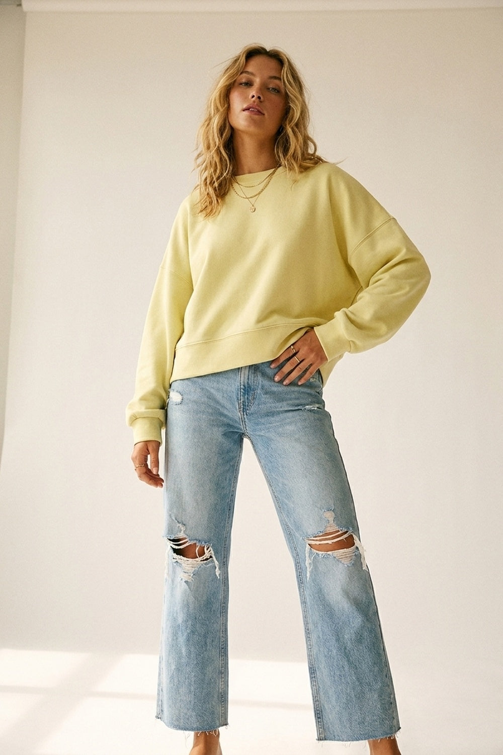 Sweatshirt basique à col ras du cou et épaules tombantes en jaune