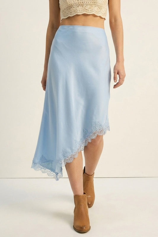 Jupe Asymétrique en Satin Bleu Ciel avec Bordure en Dentelle