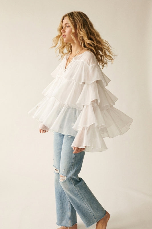 Blouse blanche à volants superposés avec col à nouer