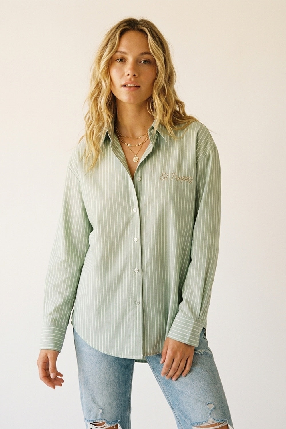 Chemise à rayures vert clair avec logo brodé St. Tropez