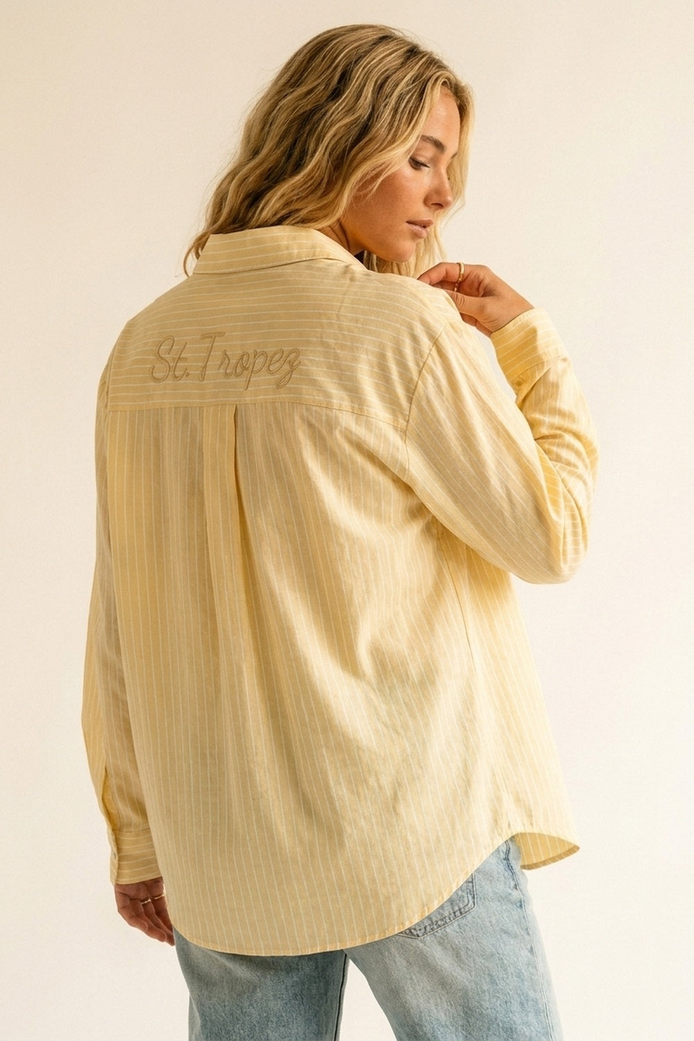 Chemise à rayures jaunes avec broderie St. Tropez