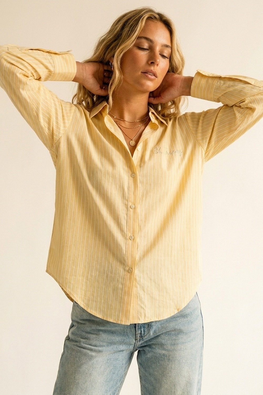 Chemise à rayures jaunes avec broderie St. Tropez