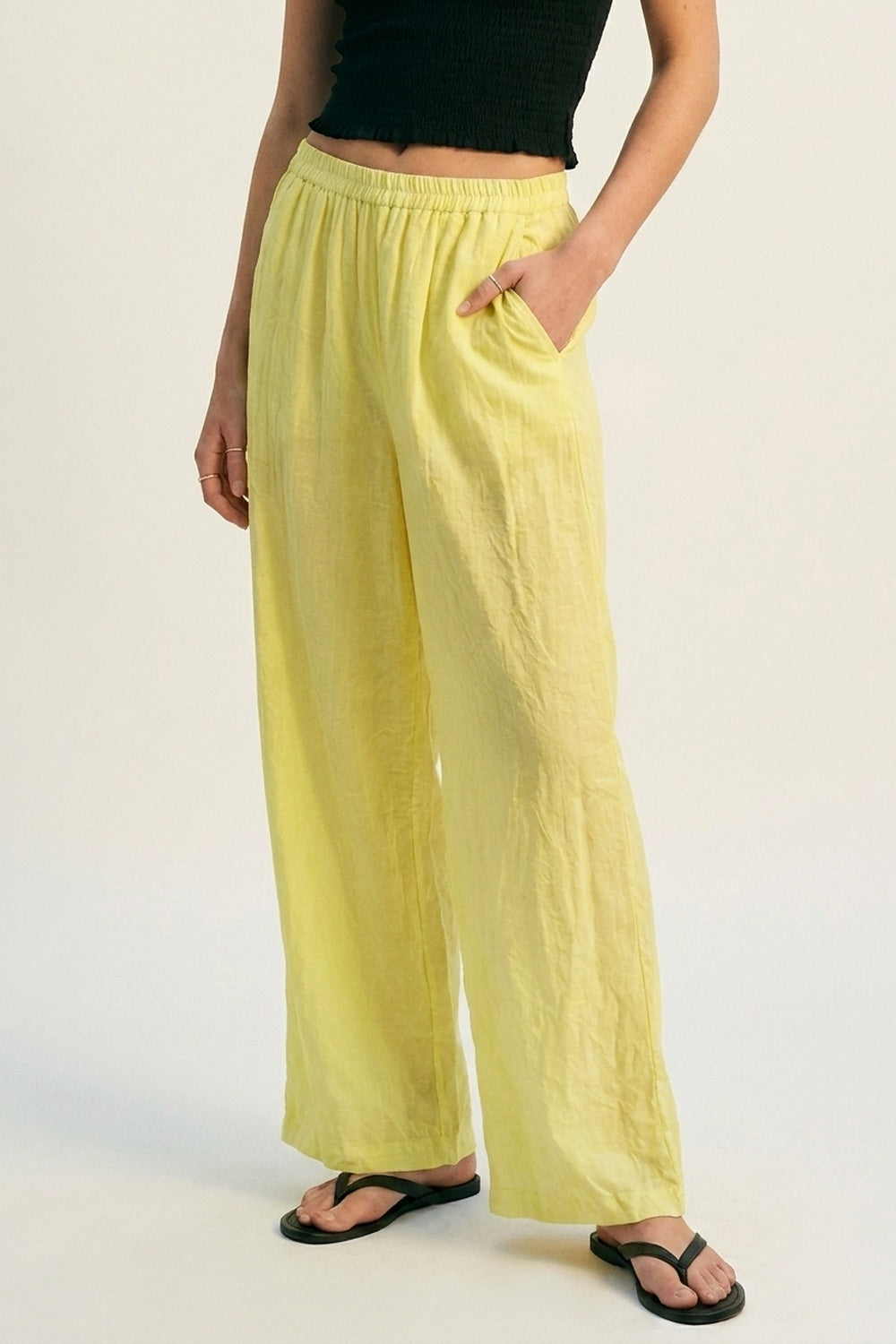 Pantalon large jaune avec tissu transparent