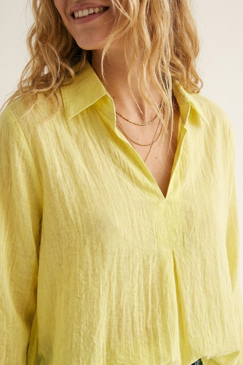 Chemise tunique jaune à coupe décontractée en tissu transparent