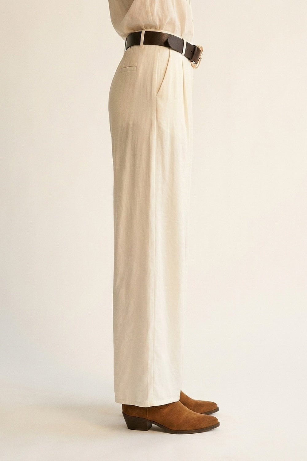 Pantalon extra-large dans un tissu léger et brillant