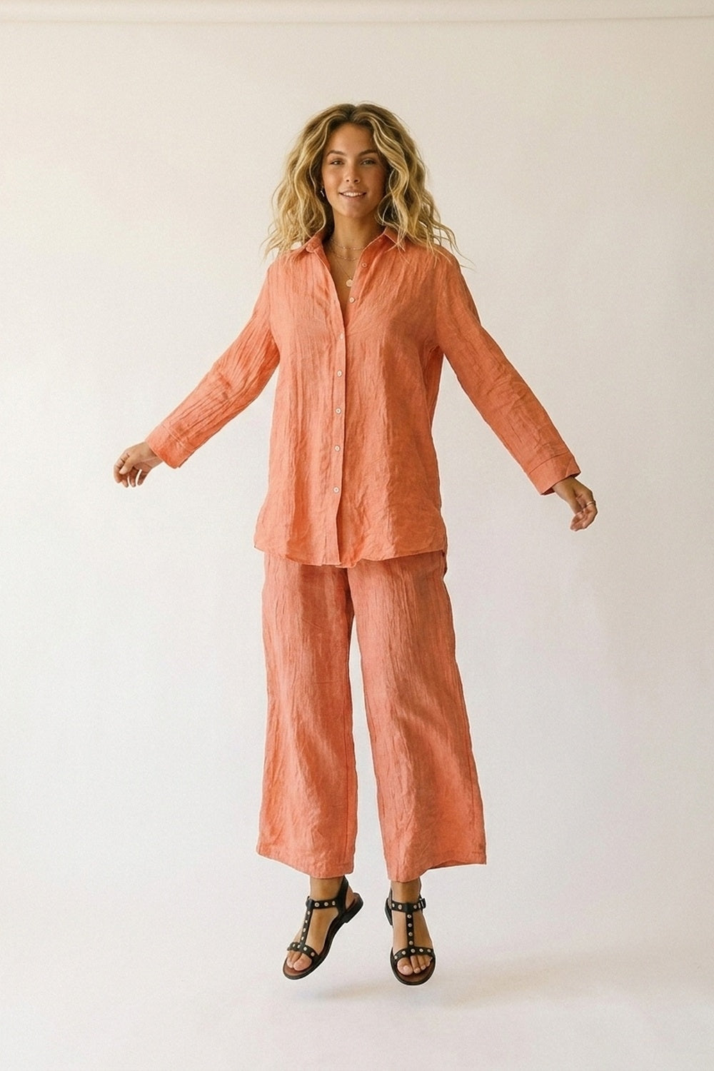 Chemise tunique corail à boutons avec tissu froissé transparent