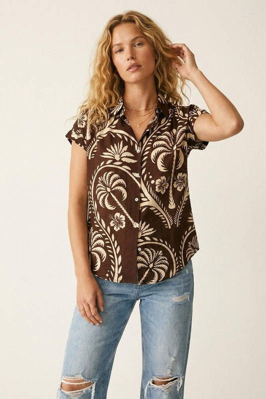 Chemise à manches courtes imprimée tropicale marron avec boutons