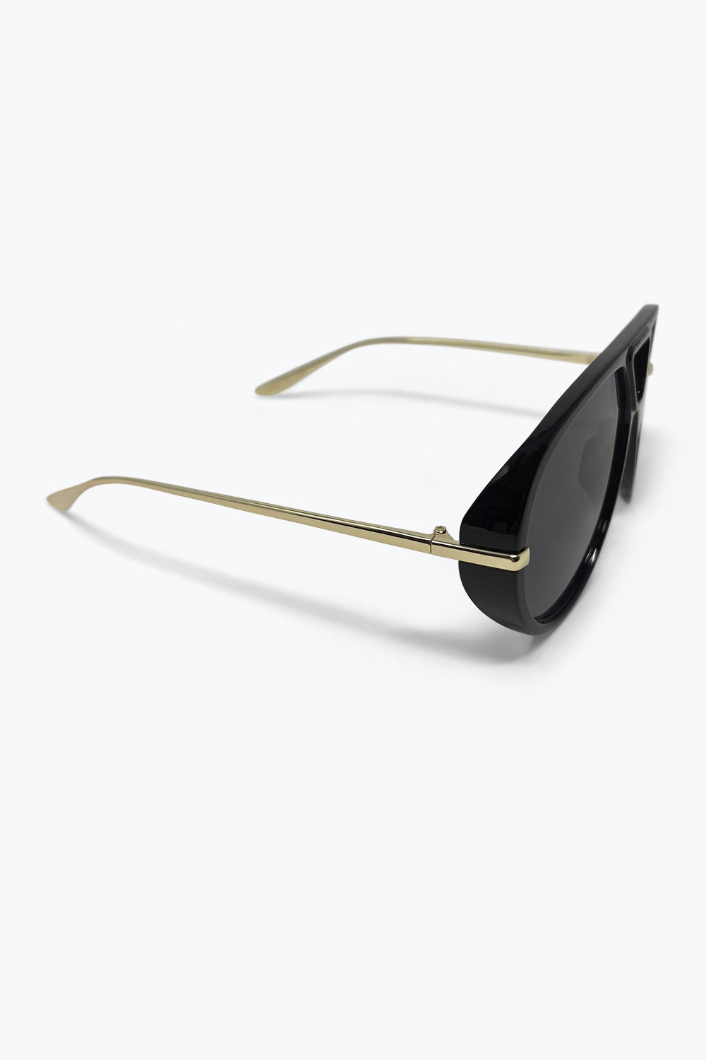 Lunettes de soleil aviateur surdimensionnées noires avec détails dorés