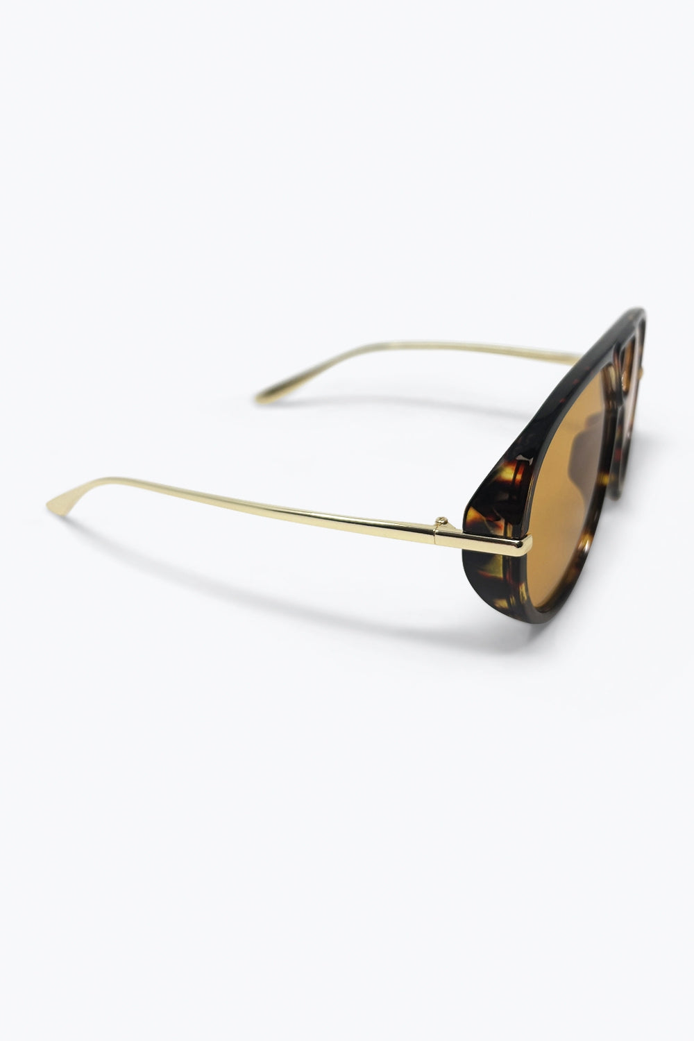 Lunettes de soleil style aviateur marron tortue avec verres ambrés