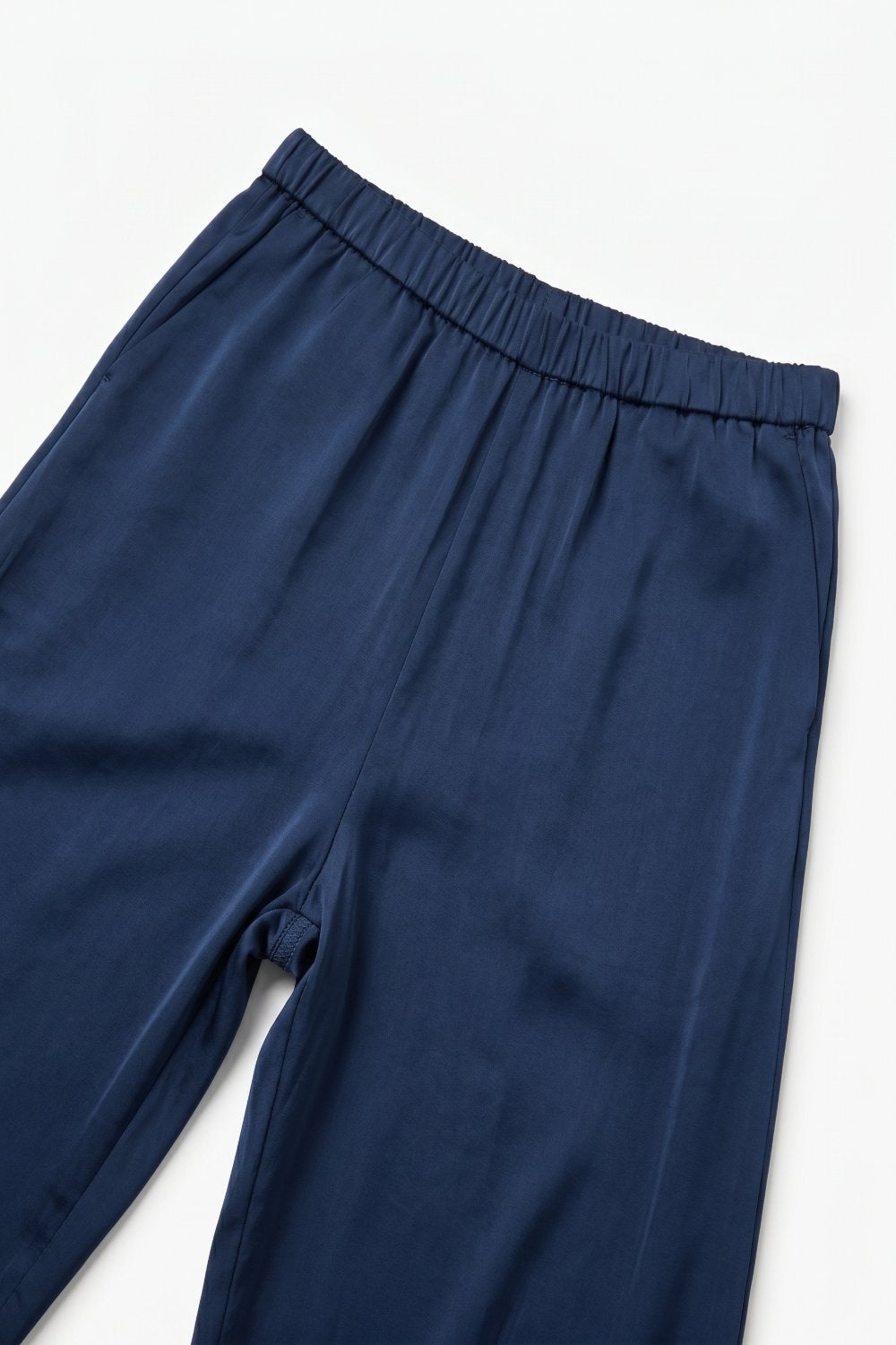 Pantalon large en satin léger bleu marine avec taille élastique
