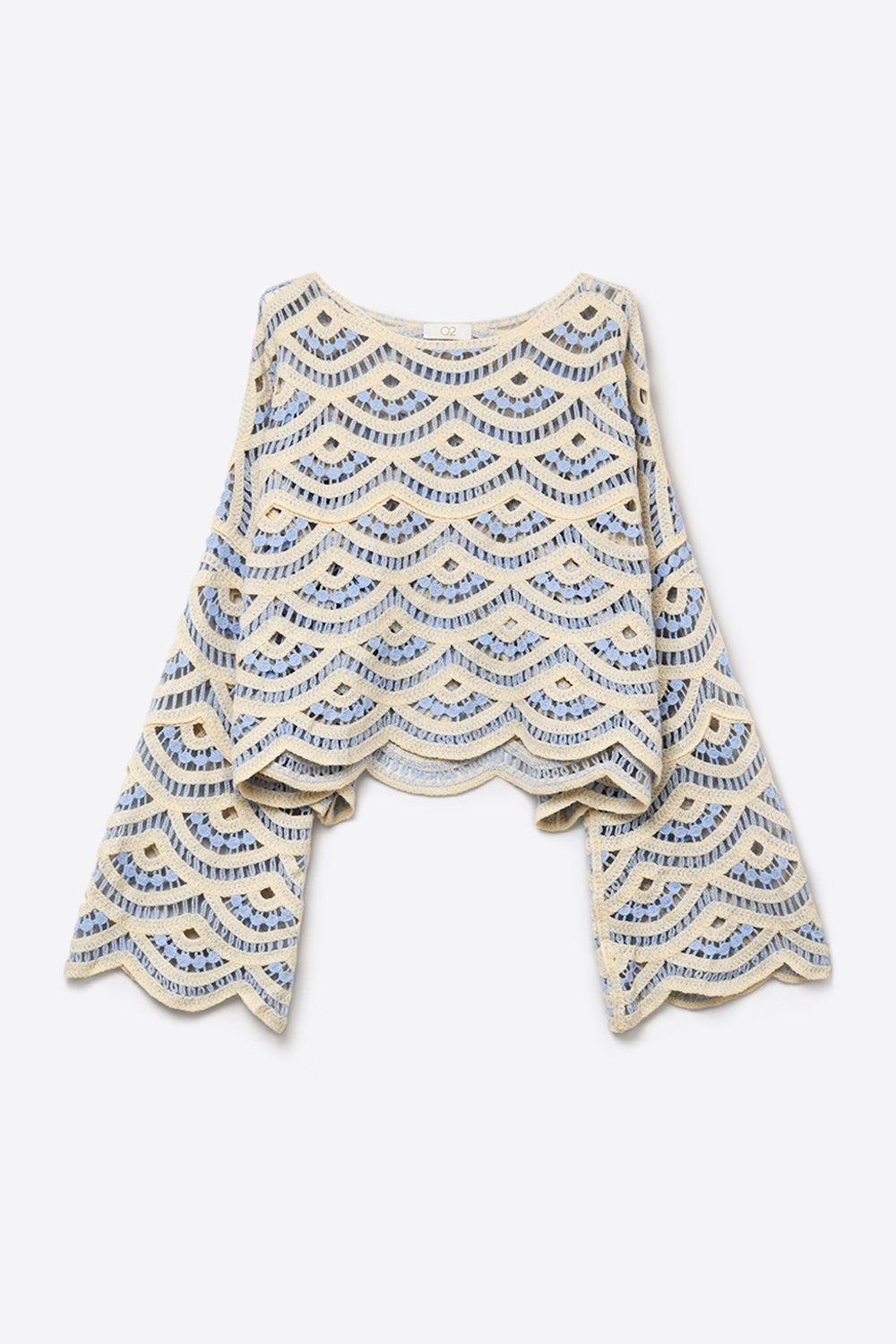 Top en crochet bleu clair avec manches larges et bordures festonnées