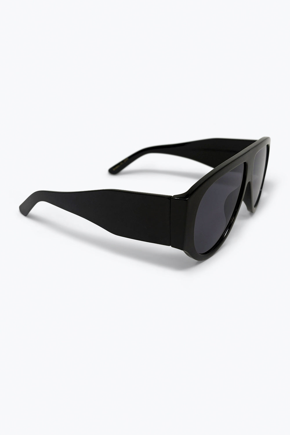 Lunettes de soleil surdimensionnées noires avec verres foncés