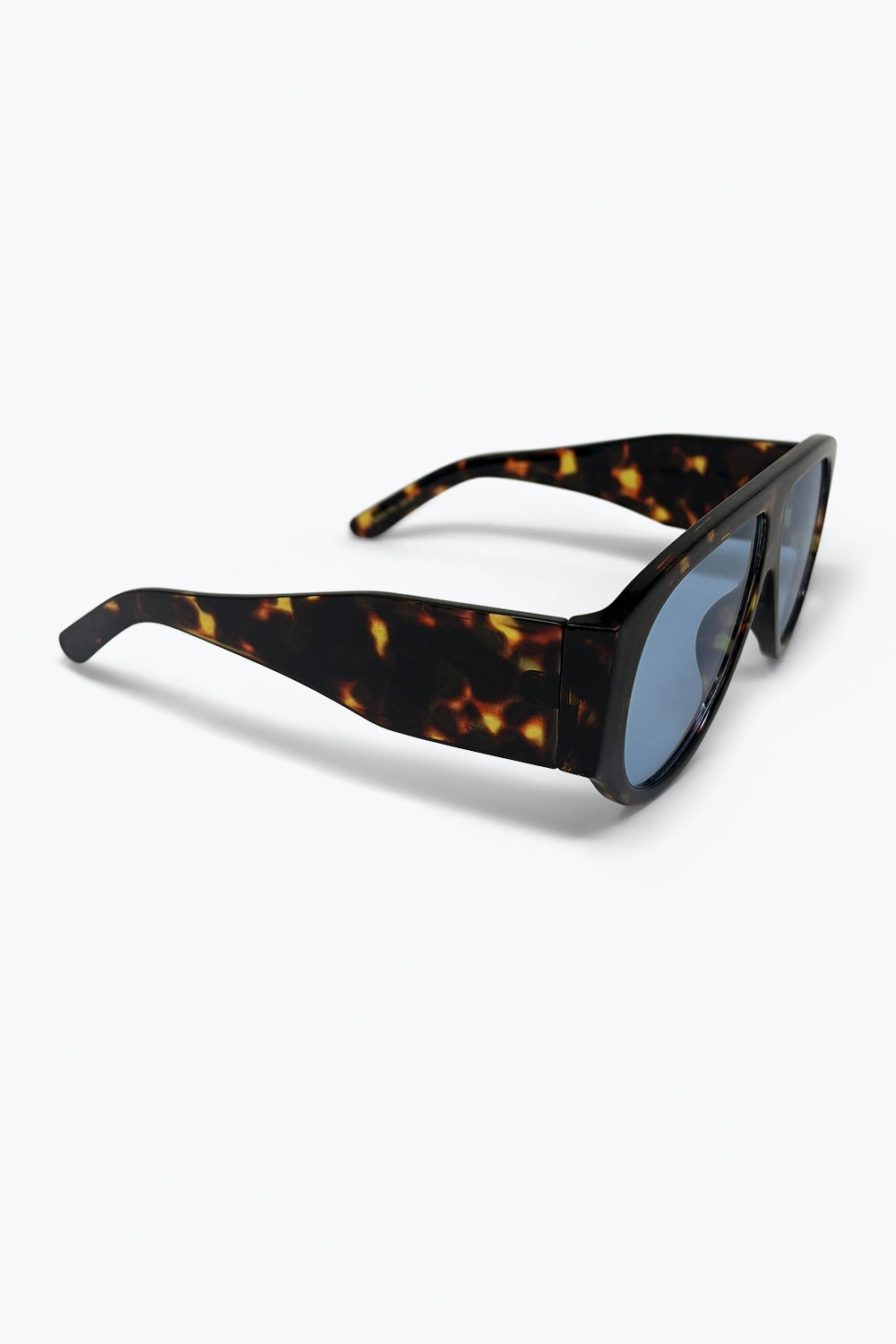 Lunettes de soleil aviateur à monture écaille avec verres bleus