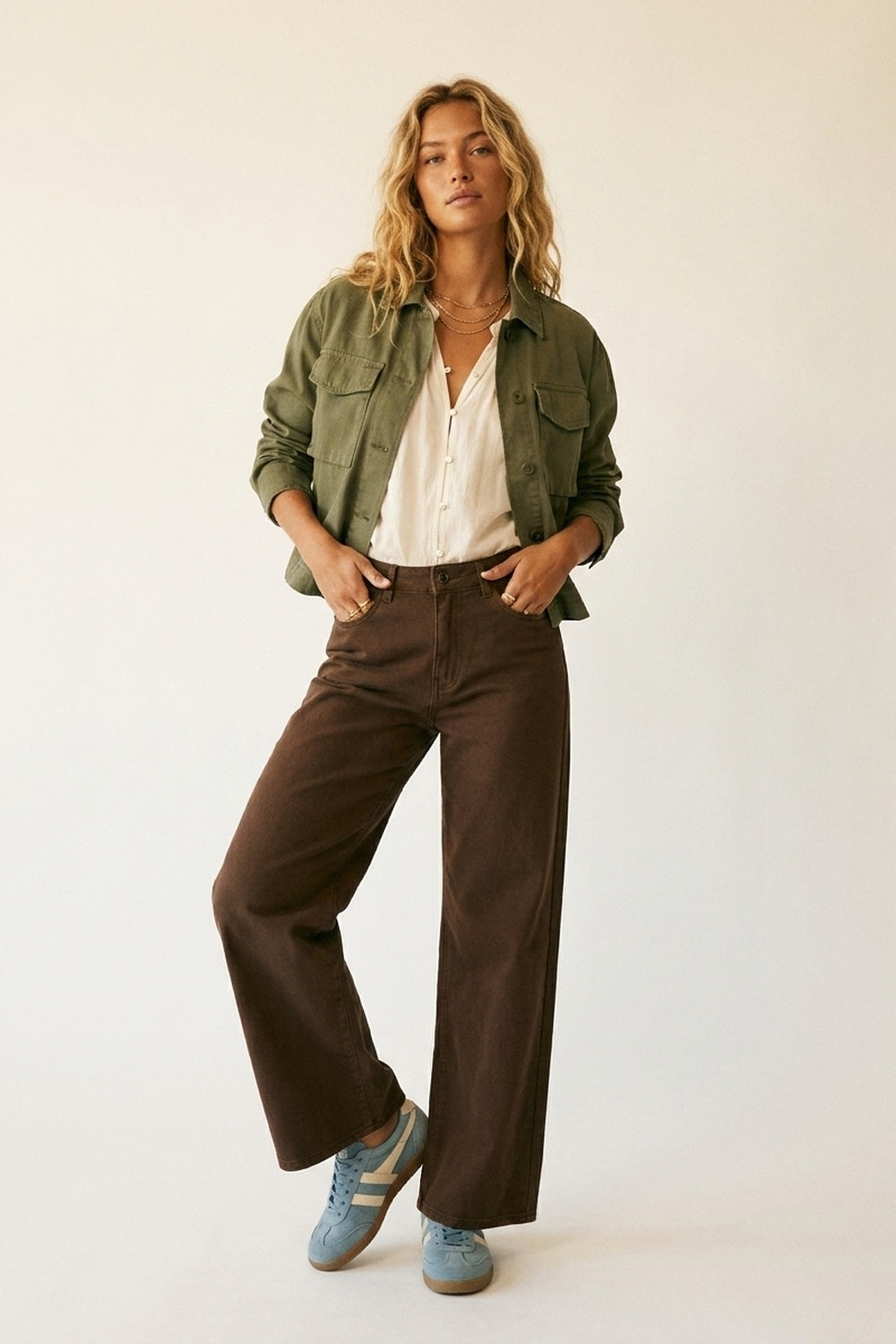 Pantalon large marron en sergé léger