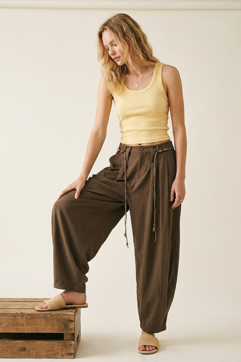 Pantalon à cordon de serrage à jambe large et coupe décontractée marron