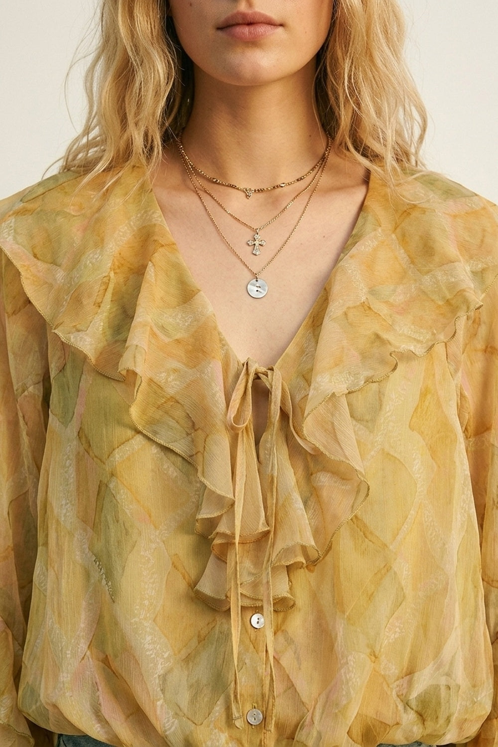 Blouse Transparente Moutarde avec Détails à Volants et Nœud à l'Avant