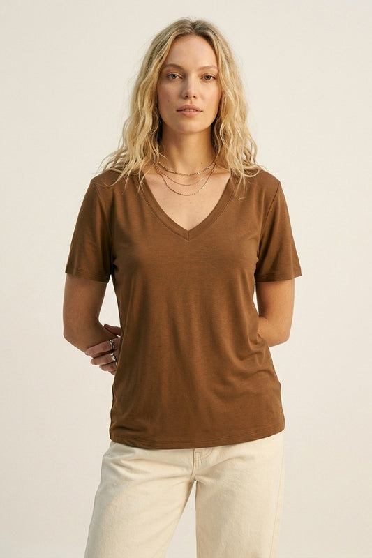 T-shirt marron doux à col en V large en tissu viscose