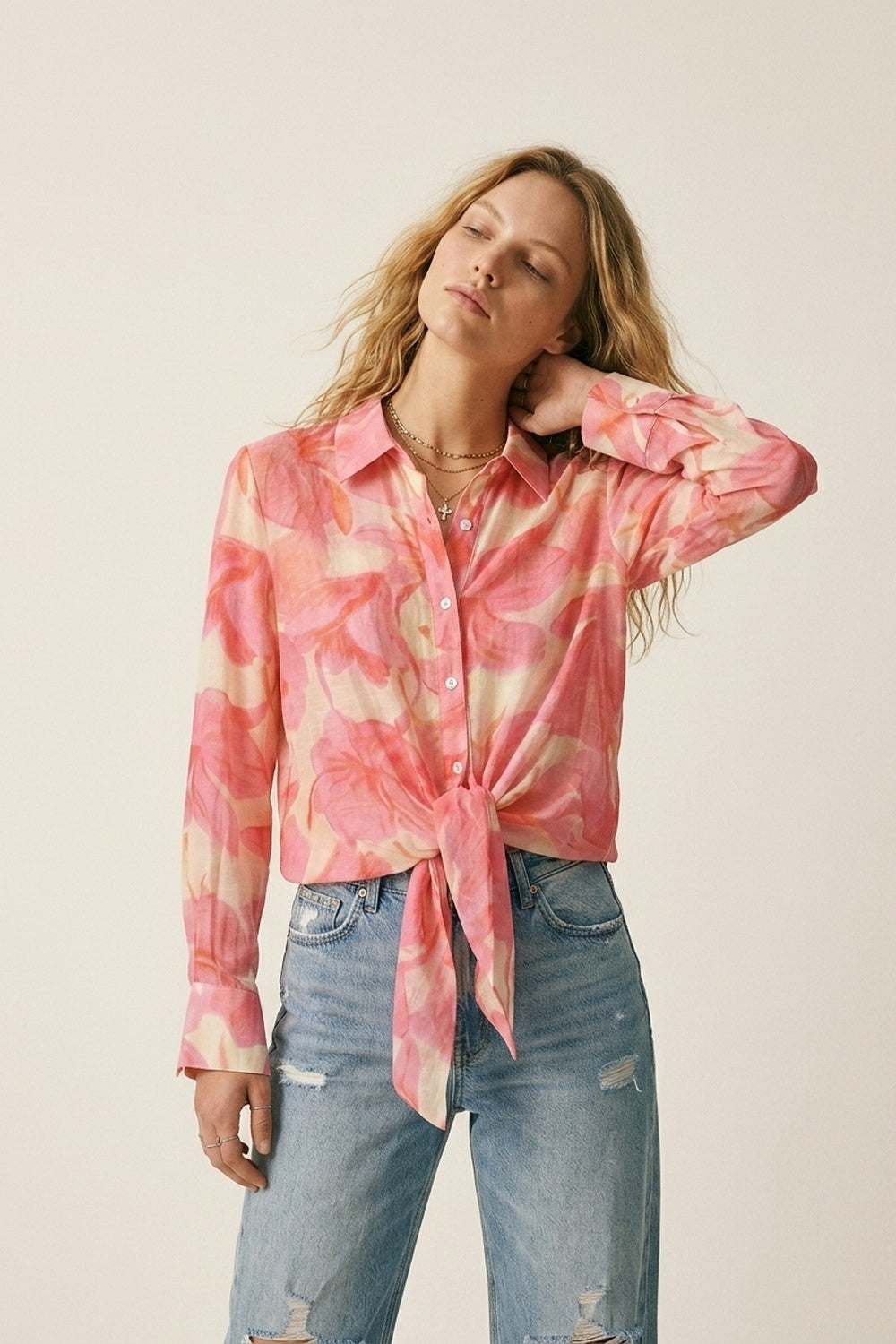 Chemise boutonnée à manches longues à imprimé floral rose