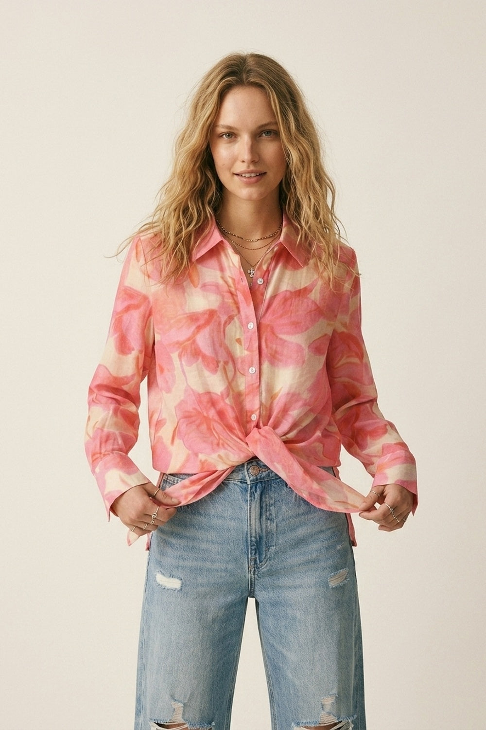 Chemise boutonnée à manches longues à imprimé floral rose