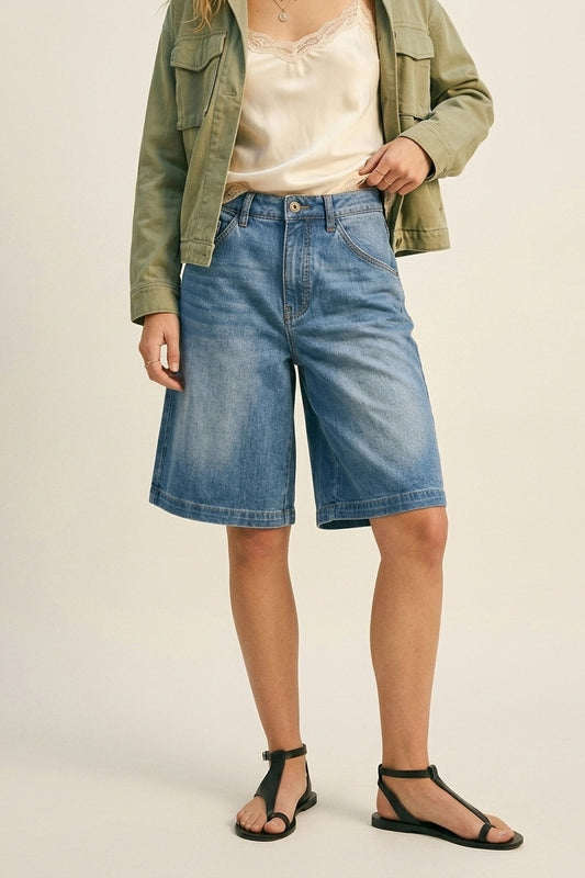 Short à jambes larges en denim bleu légèrement délavé