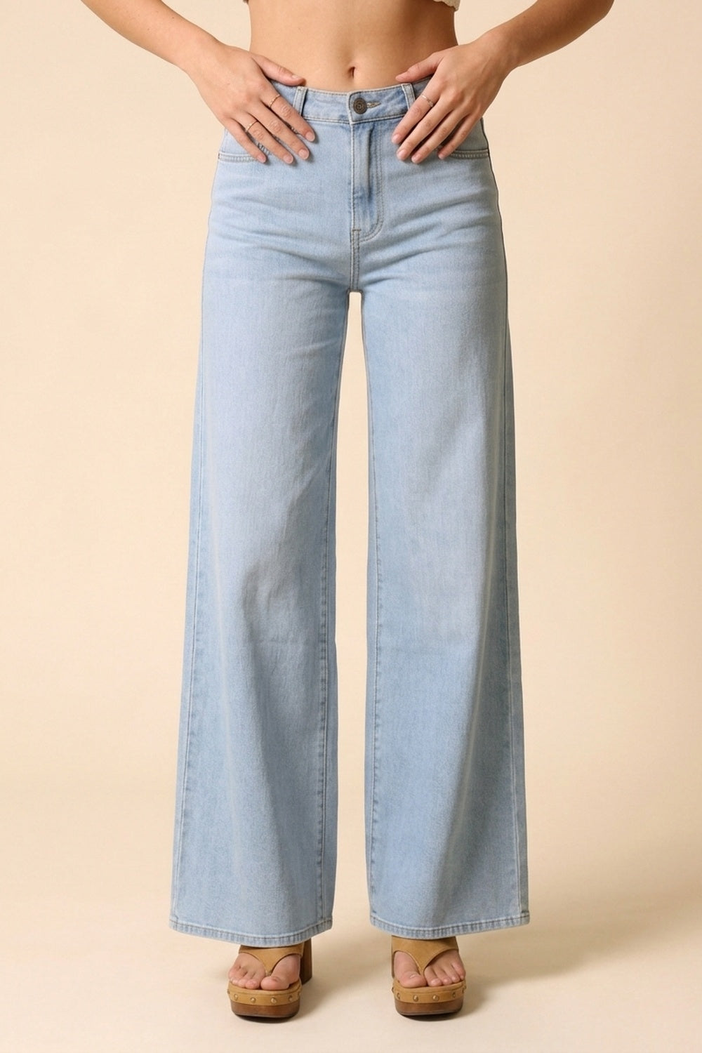 Denim à jambes larges et taille haute en délavé bleu clair