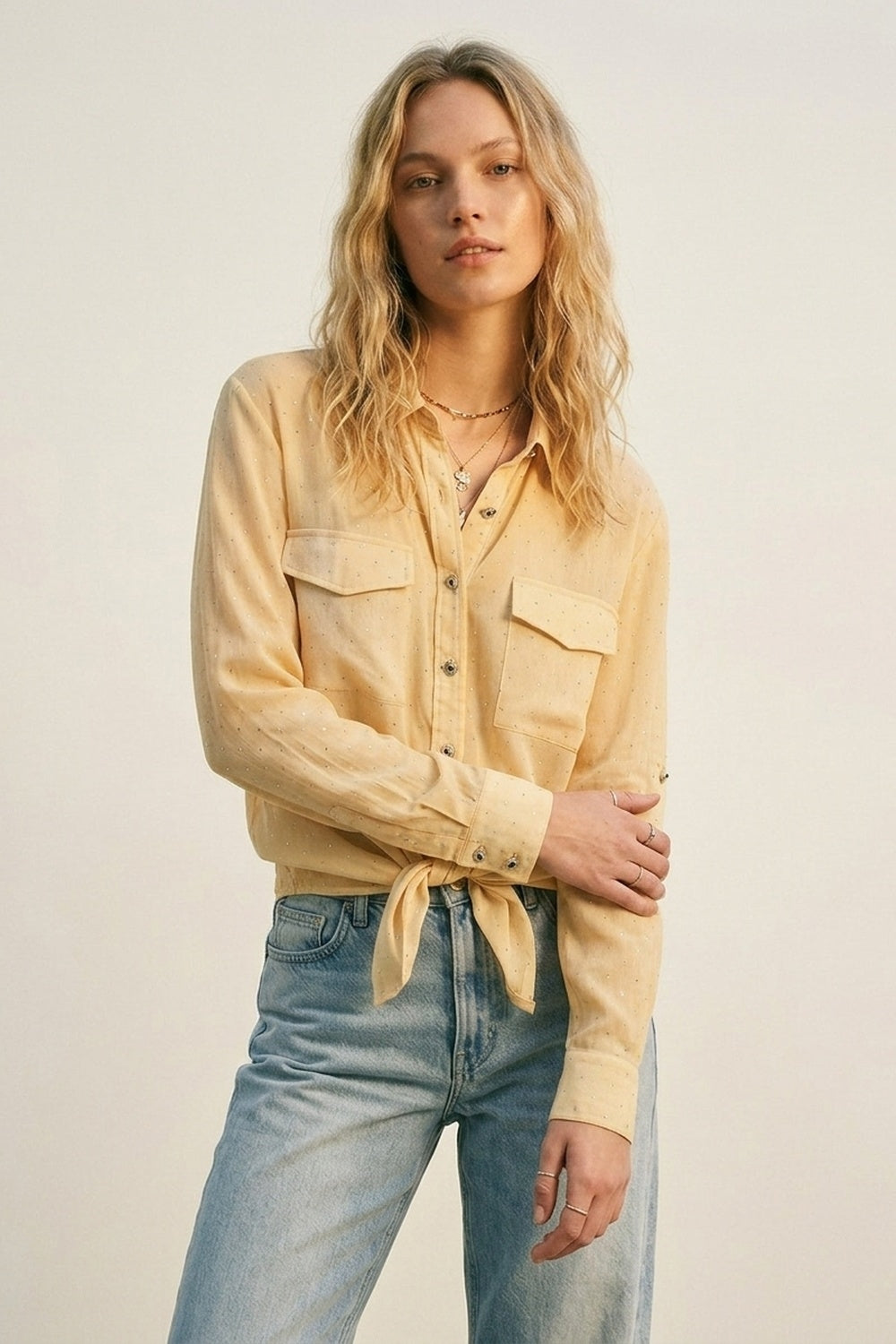 Chemise jaune tie-dye en chiffon avec détails en strass