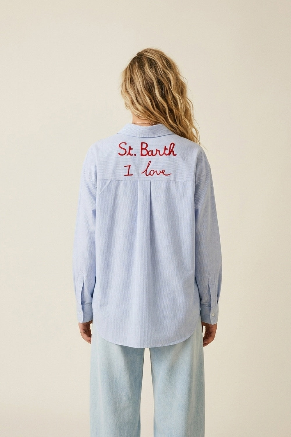 Chemise rayée bleu clair à boutons avec détail brodé St Barth