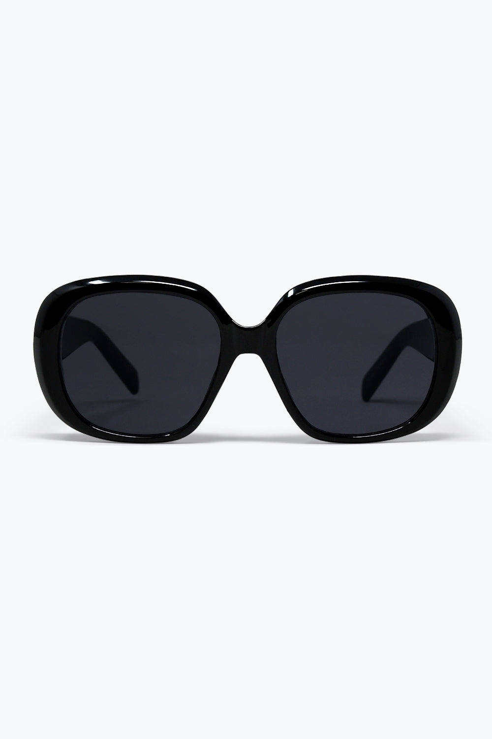 Lunettes de soleil noires surdimensionnées à monture carrée offrant une couverture complète