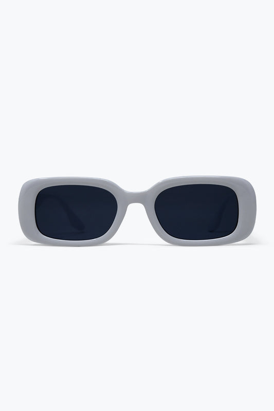 Lunettes de soleil modernes avec monture épaisse blanche et verres rectangulaires