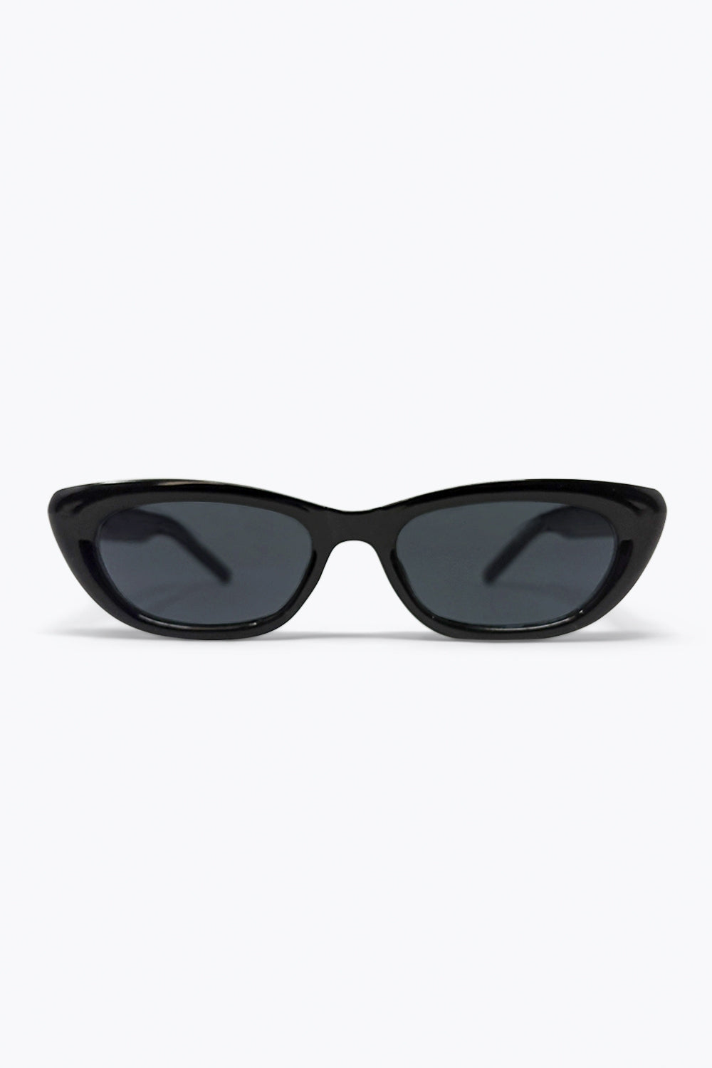 Lunettes de Soleil Slim Noires Brillantes Œil de Chat avec Détail Logo en Métal