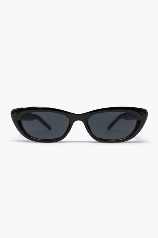Lunettes de Soleil Slim Noires Brillantes Œil de Chat avec Détail Logo en Métal