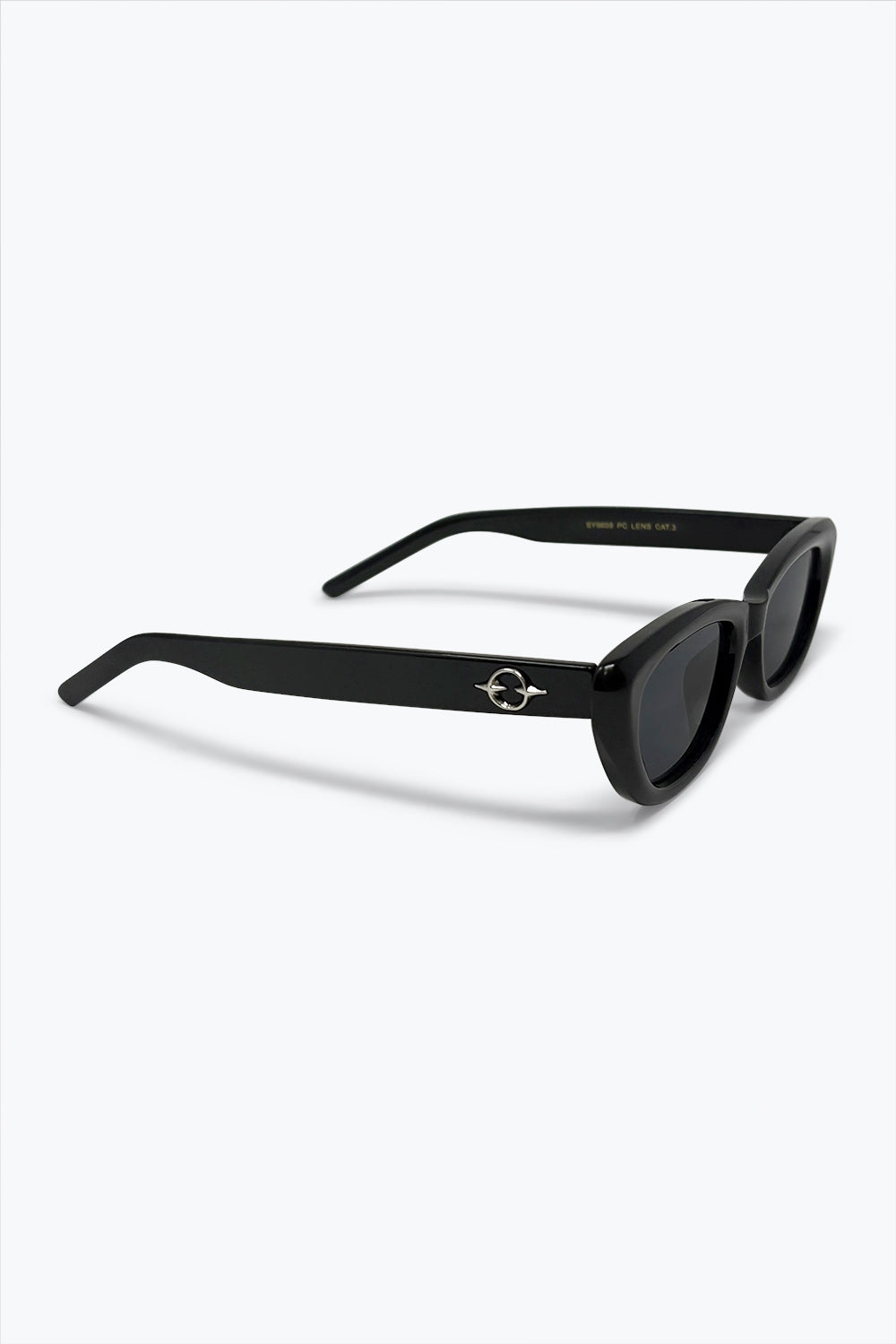 Lunettes de Soleil Slim Noires Brillantes Œil de Chat avec Détail Logo en Métal