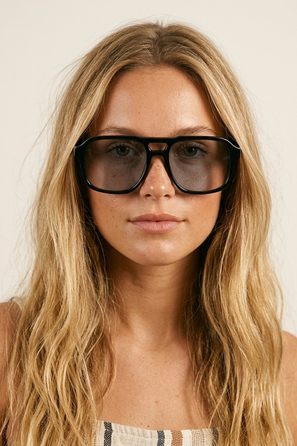 Lunettes de Soleil Oversize à Verres Carrés et Monture Épaisse Noire