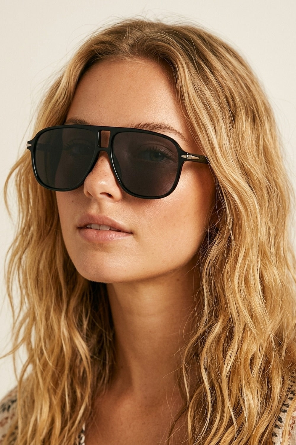 Lunettes de soleil aviateur classiques à monture carrée oversize noires
