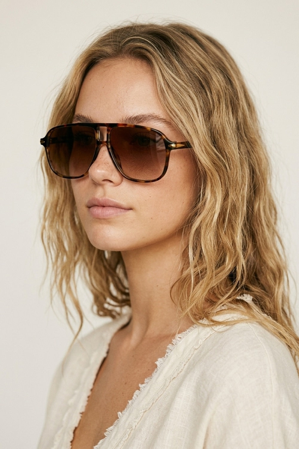 Lunettes de soleil à monture aviateur motif écaille de tortue multicolore avec verres dégradés