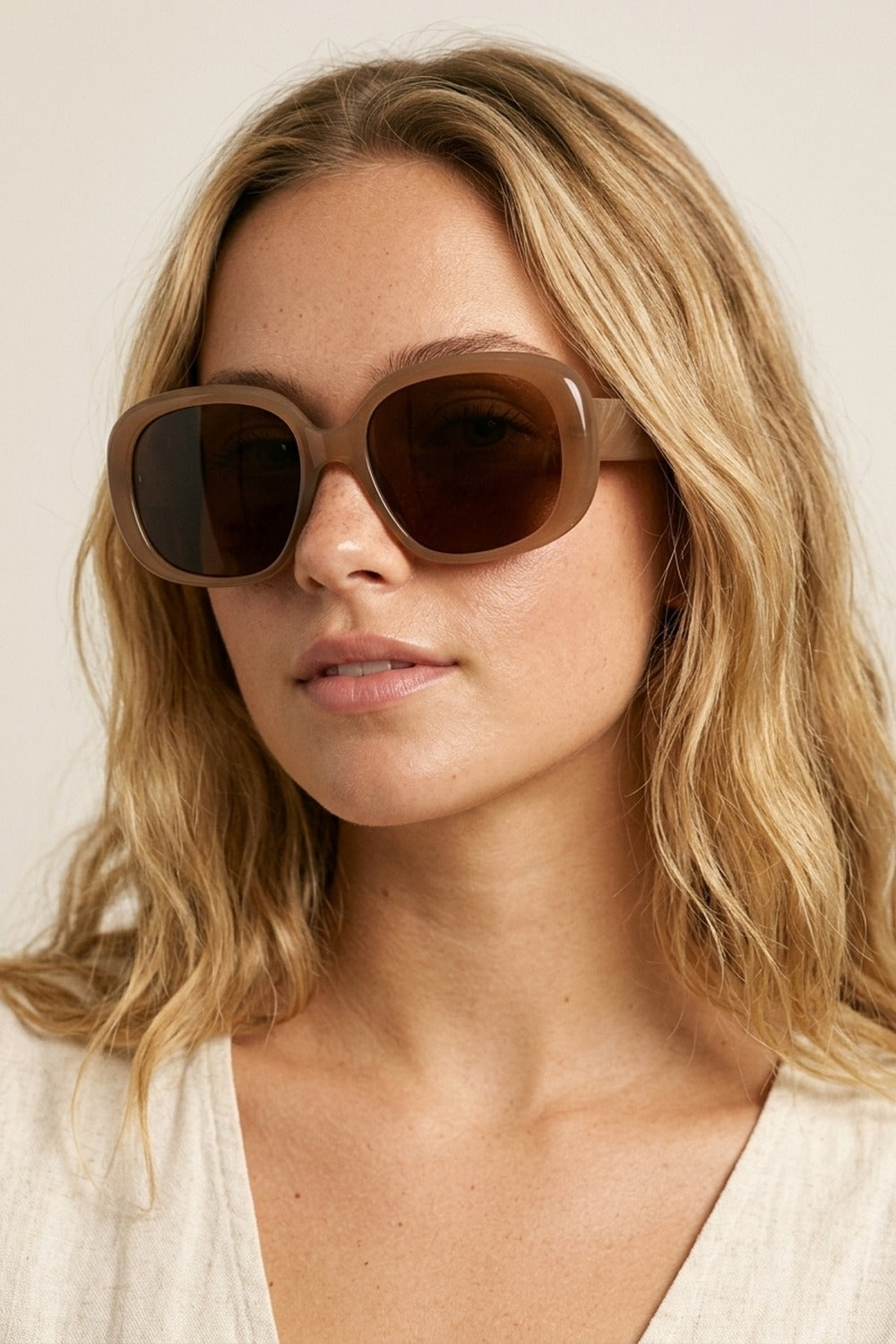 Lunettes de soleil carrées surdimensionnées à monture épaisse marron