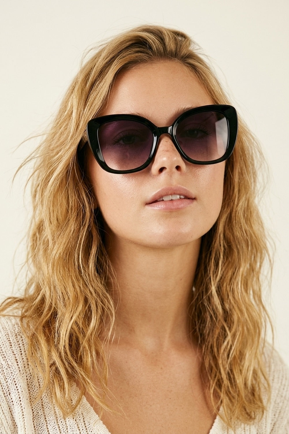 Lunettes de soleil mode à verres dégradés œil de chat oversize noir