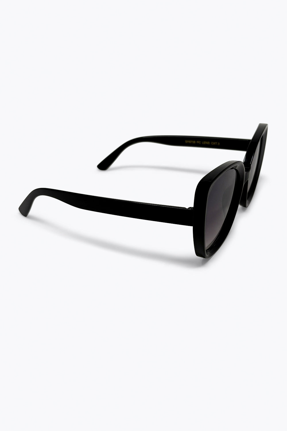 Lunettes de soleil mode à verres dégradés œil de chat oversize noir