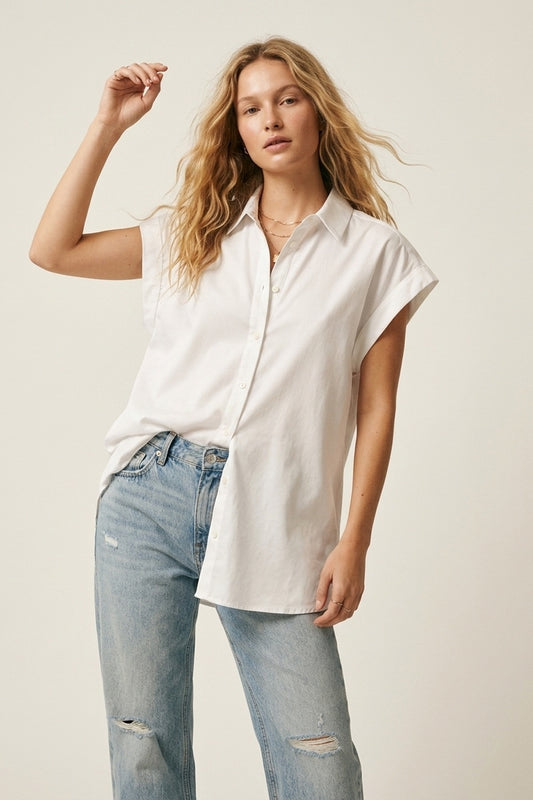 Chemise blanche à manches larges avec boutonnage sur le devant coupe oversize