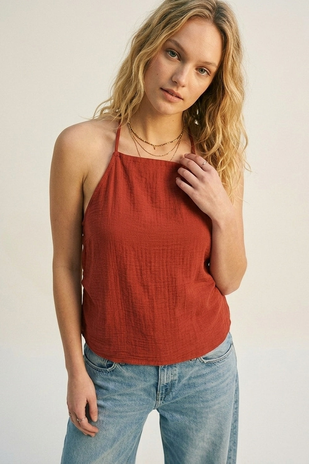 Top sans manches à col licou texturé en terracotta