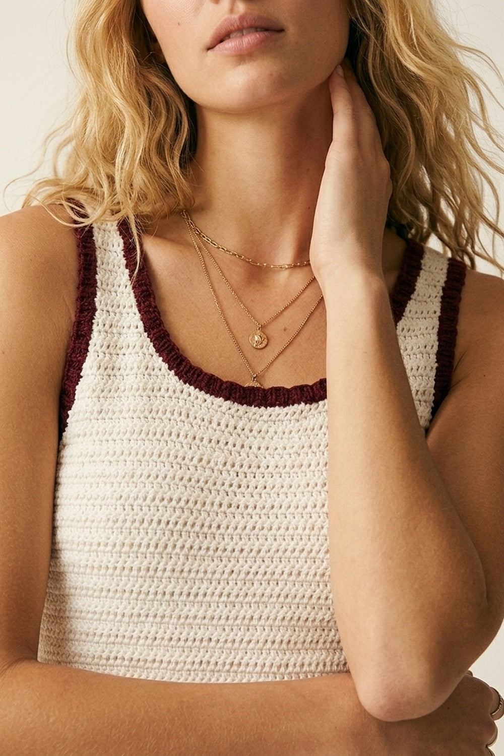 Débardeur en Crochet Crème avec Bordure Bordeaux