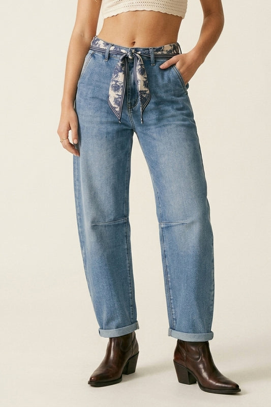 Jean à Jambes Barrel Délavage Clair avec Détail de Couture au Genou