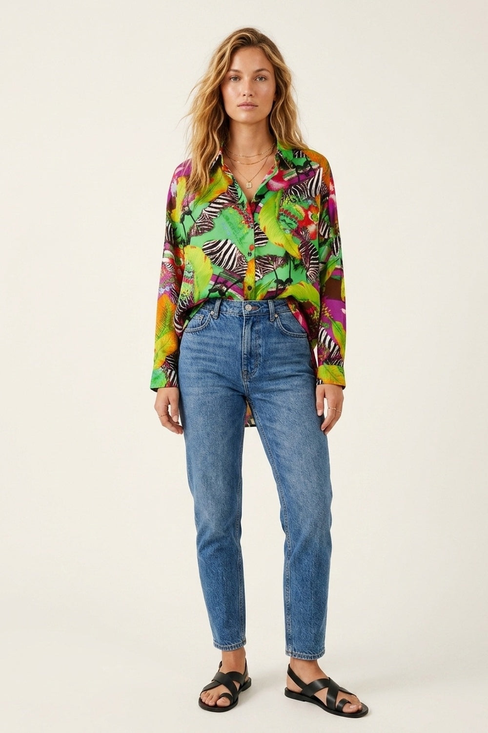 Chemise à imprimé tropical vibrant multi-vert à boutons en tissu satin