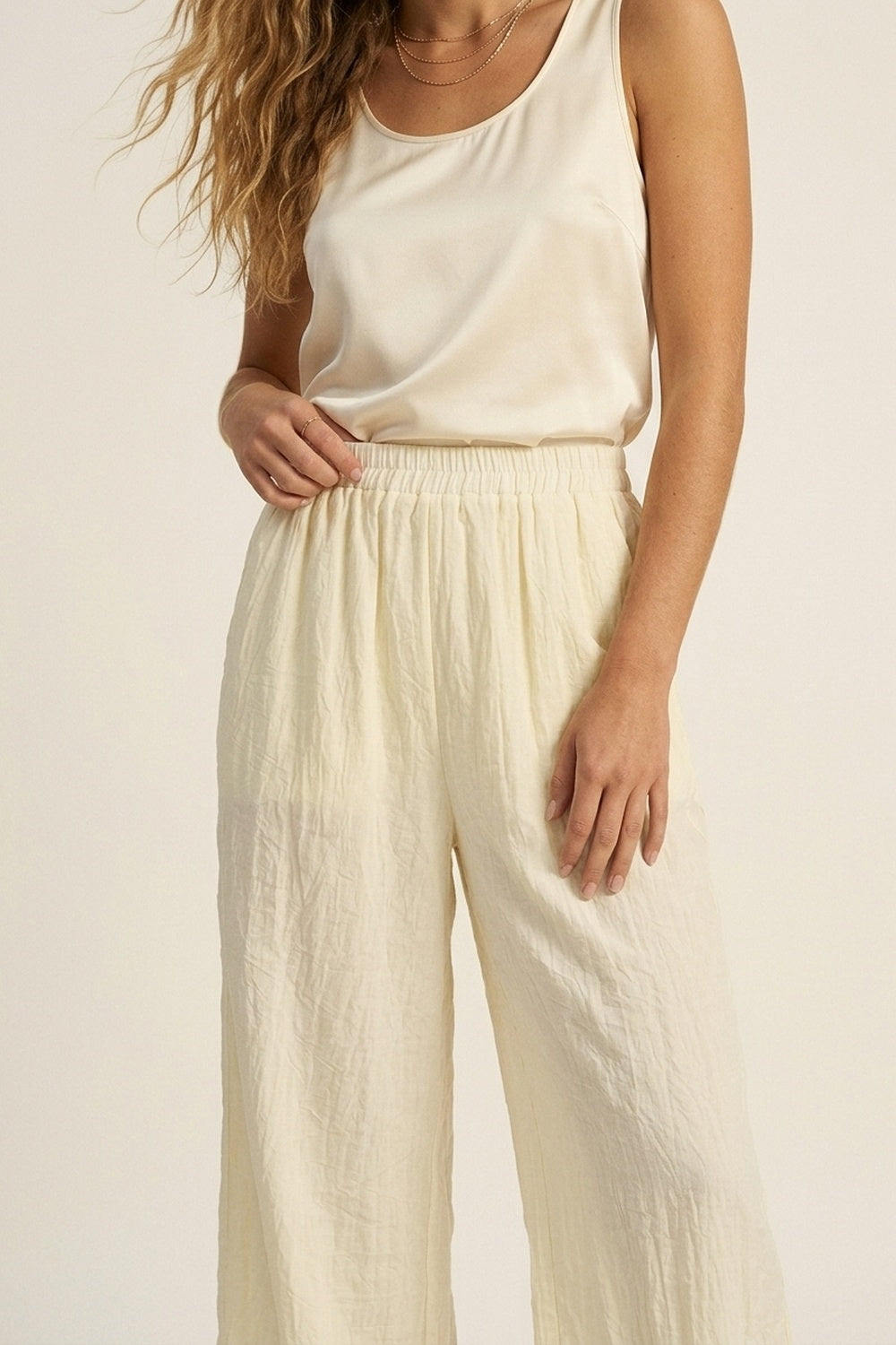 Pantalon large crème avec tissu transparent