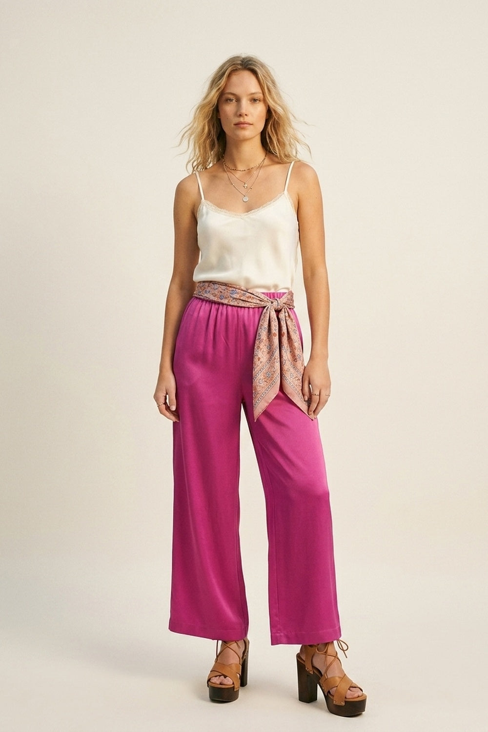 Pantalon large en satin léger fuchsia à taille élastique