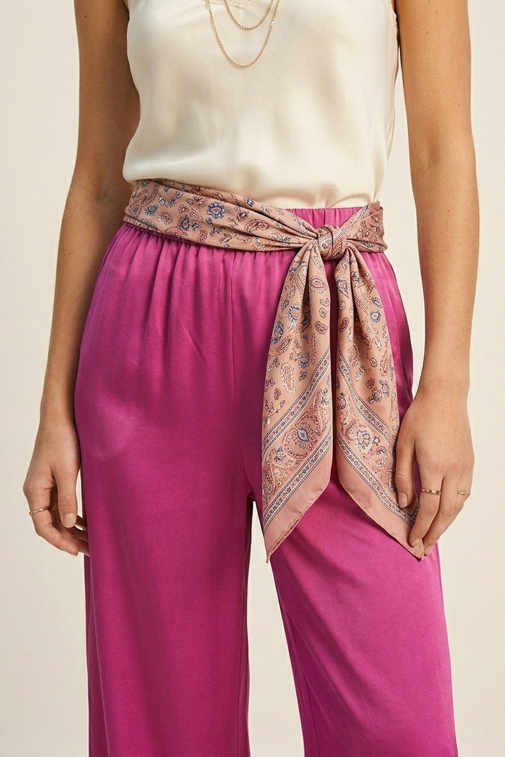 Pantalon large en satin léger fuchsia à taille élastique