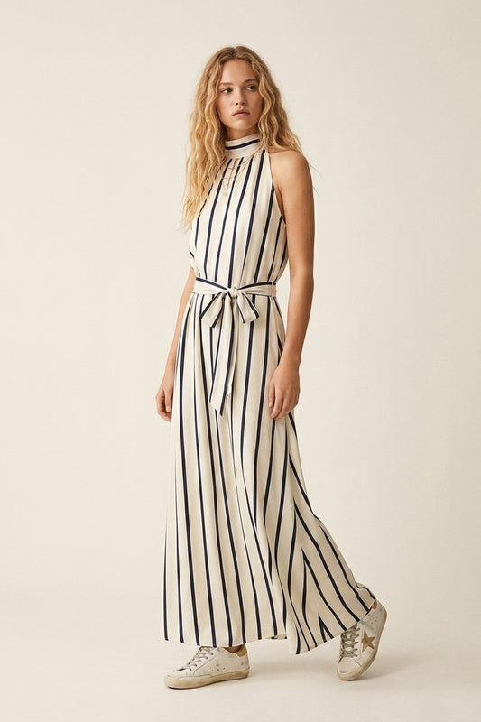 Robe longue en satin à rayures avec dos nu et ceinture à nouer