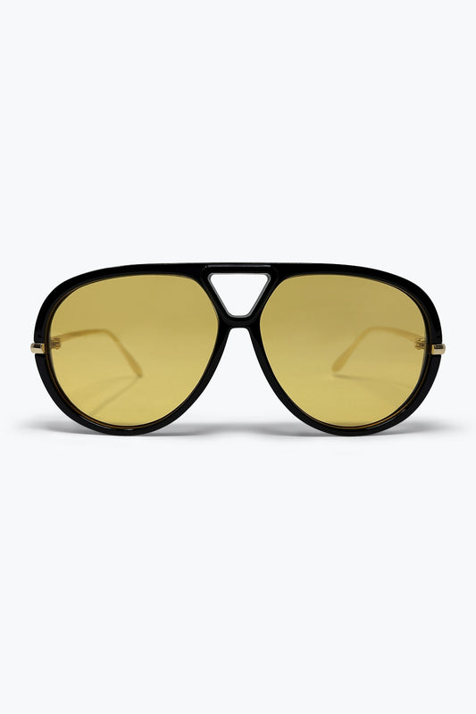 Lunettes de soleil avec monture aviateur noire et verres surdimensionnés teintés jaunes